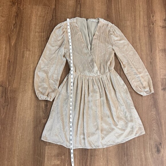 Alice + Olivia Beige Rania Wrap Style Mid-Length Pleated Cocktail Dress Sz 2 - Picture 6 of 15